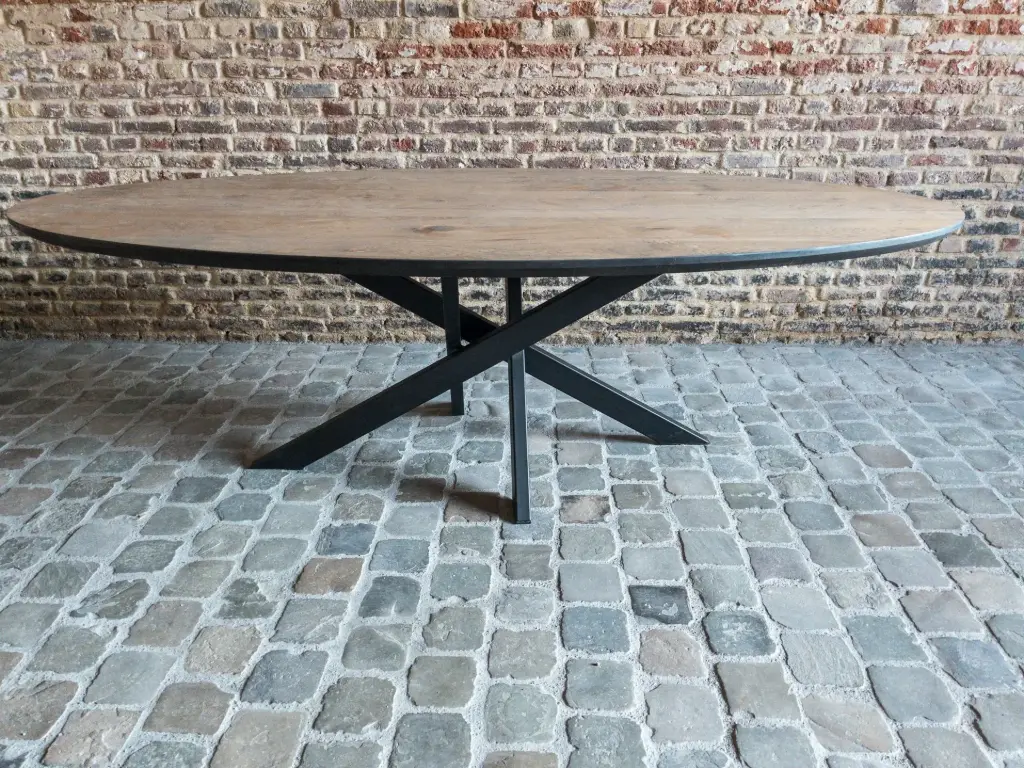 Table ovale en chêne Ieper avec piètement en étoile